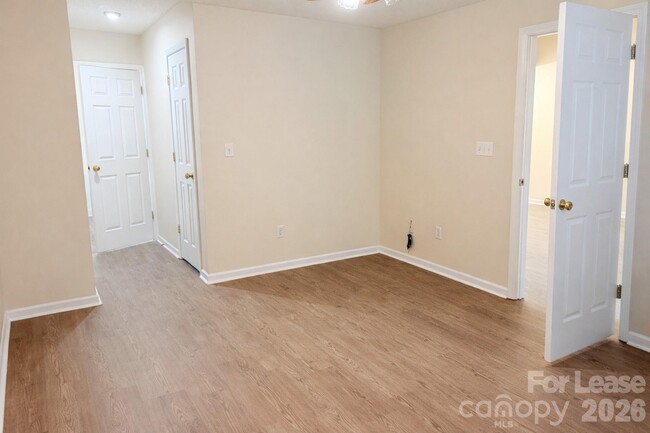 Building Photo - 111 Lynch Cir