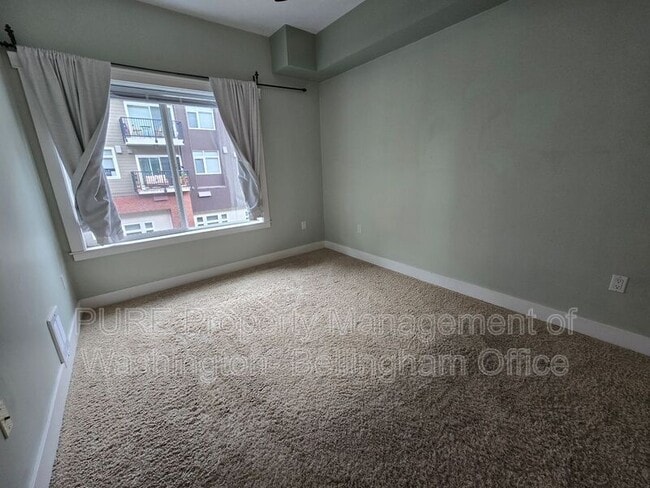 Building Photo - 1015 Railroad Ave