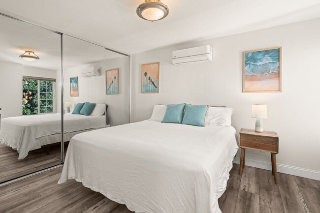 Building Photo - 3BR/2BA Condo with Vaulted Ceilings, Close Proximity to UCSD and Medical Centers! Available APRIL...