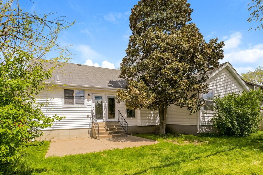 Building Photo - 2819 Chapel View Dr