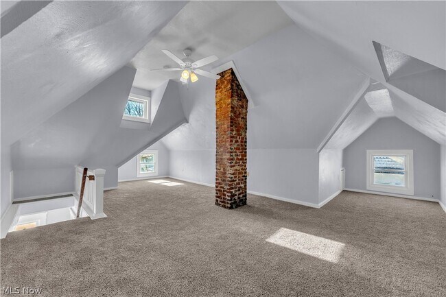 Building Photo - 1026 W Fourth St