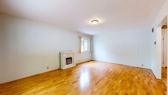 Building Photo - 1426 3rd St