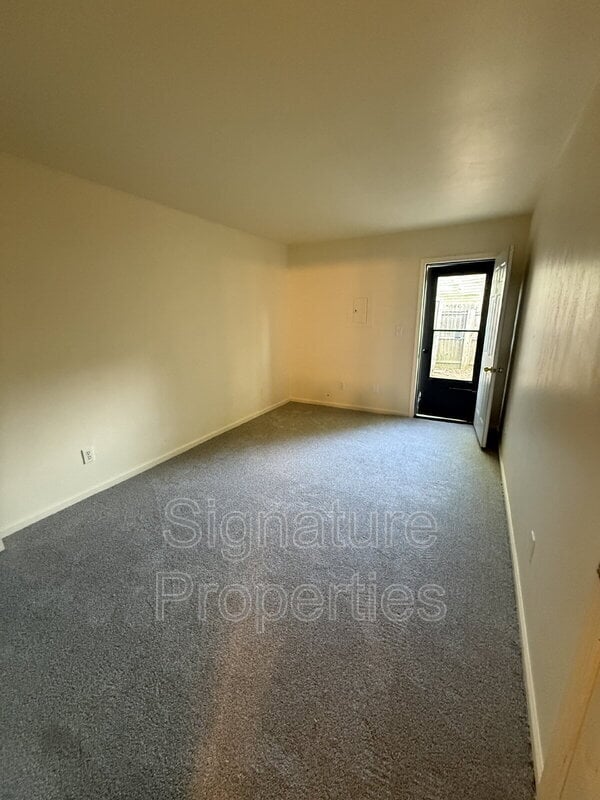 Building Photo - 917 Wickford Dr