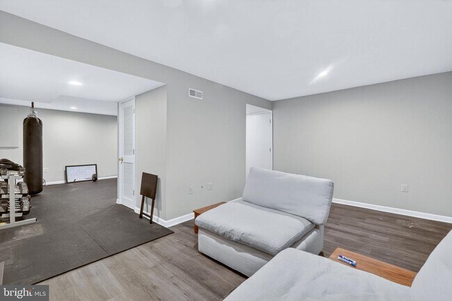Building Photo - 9821 Owens Ct