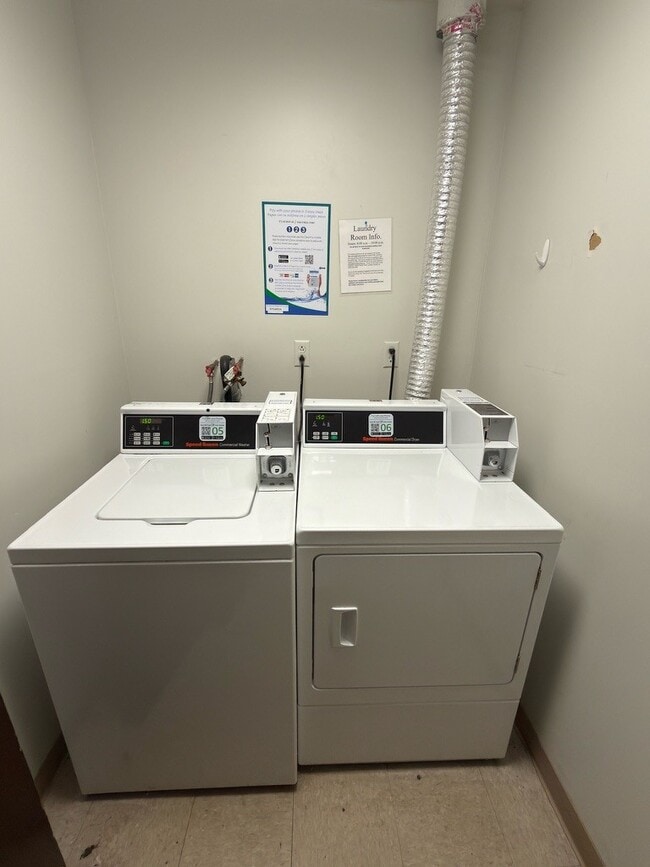 Building Photo - 6156 Knoll Way Dr