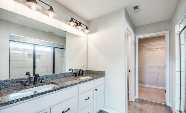 Building Photo - 15911 Long Meadow Way