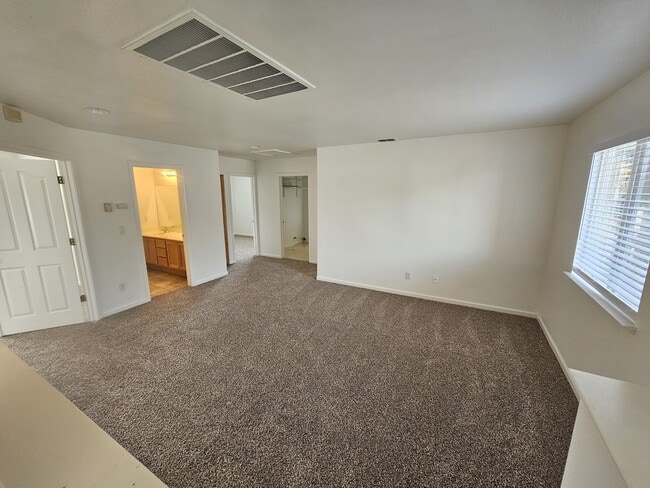 Building Photo - 35 Klondike Ct