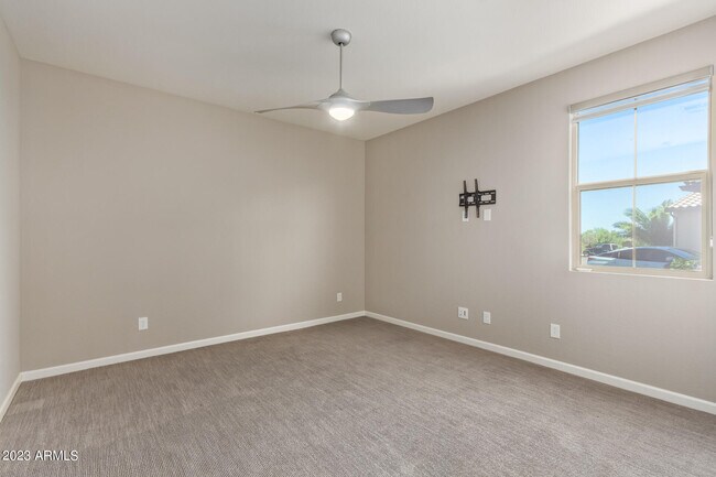 Building Photo - 29098 N Sorrento Dr