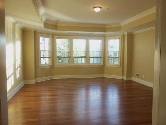 Building Photo - 1031 Oval Rd