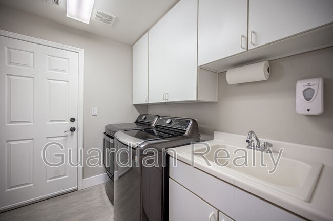 Building Photo - 11112 Pine Greens Ct