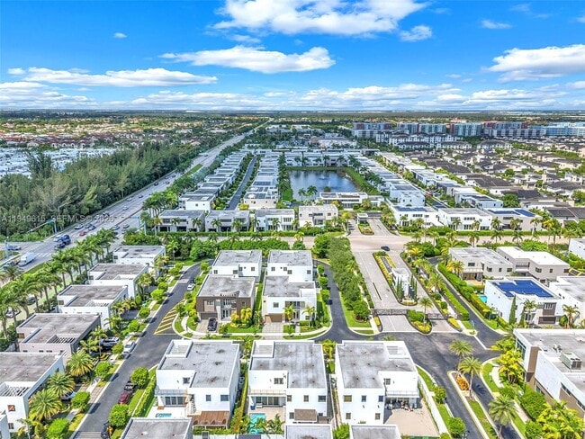 Building Photo - 7457 NW 101 Ave