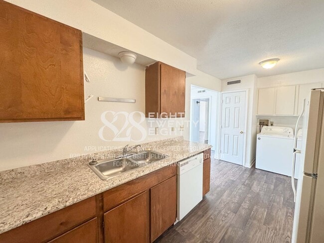 Building Photo - COMING SOON! West Oaks 2 Bed/1 Bath Second Floor Apt in Newcastle!