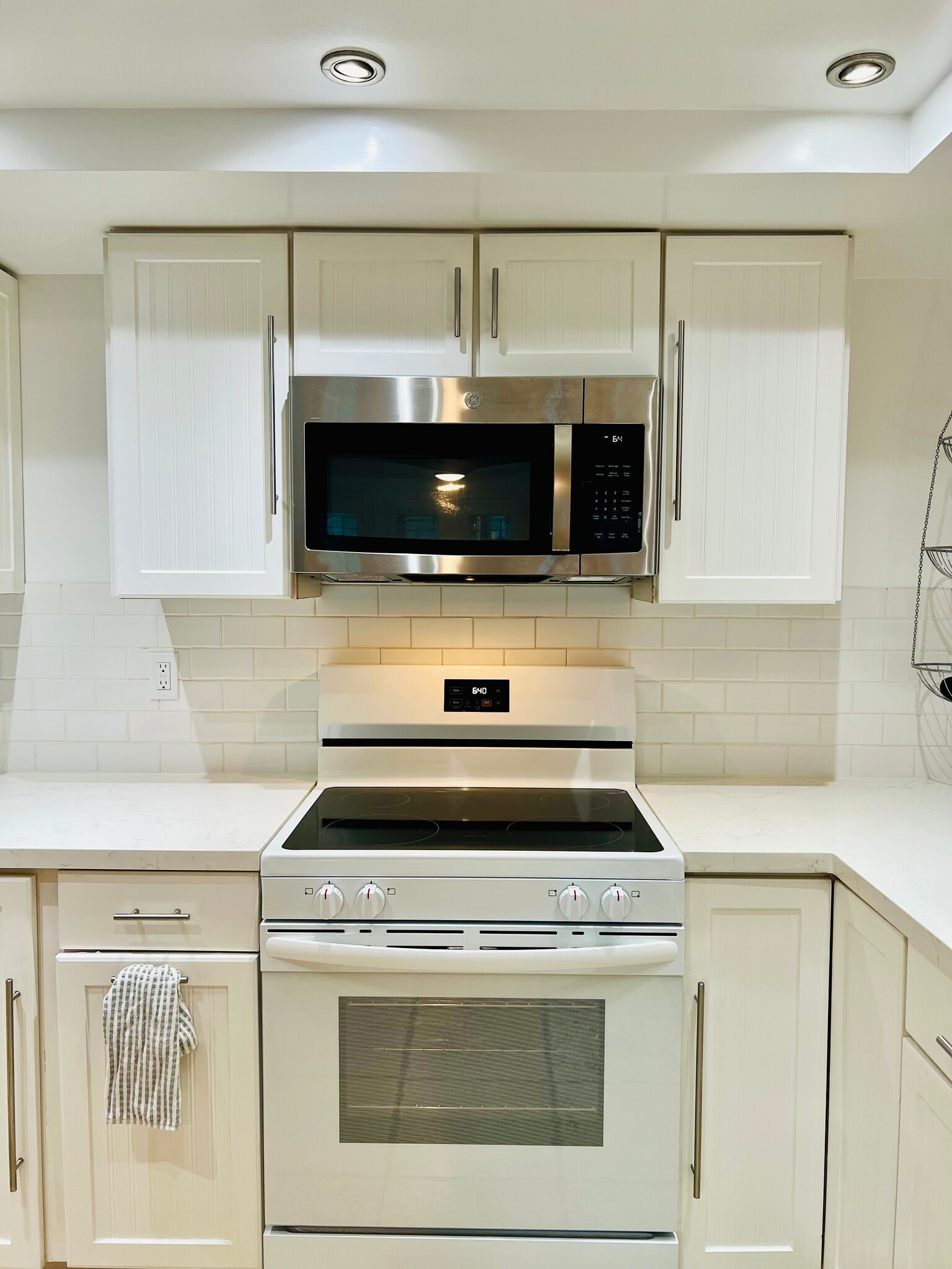 Quartz kitchen counters, new appliances - 24 Westwind St