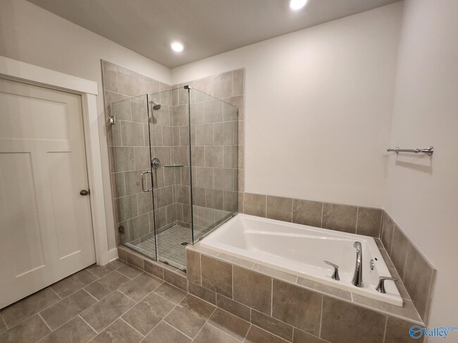 Building Photo - 137 Rugby Dr