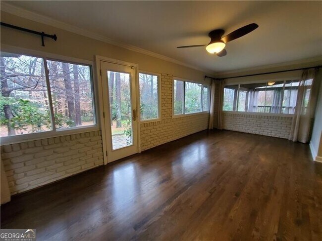 Building Photo - 4615 Mystic Dr NE