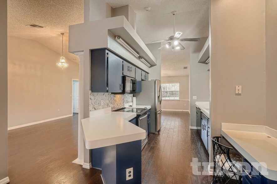 Building Photo - 1093 Dunlap Ave