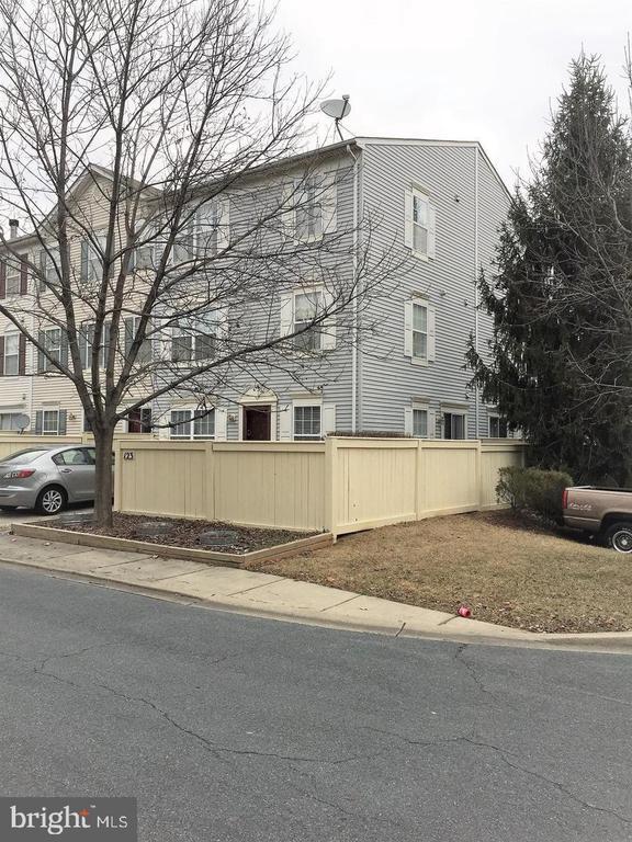 Building Photo - 123 Heathfield Dr