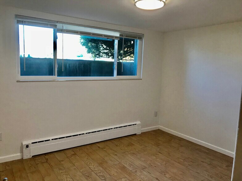 Building Photo - 975 W 300 N