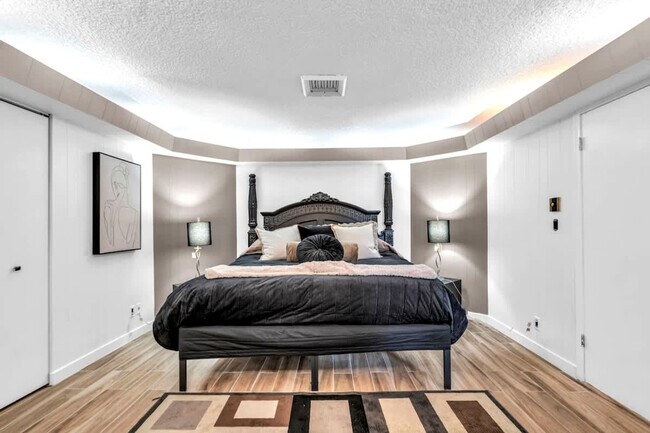 Building Photo - 1006 SE 6th St