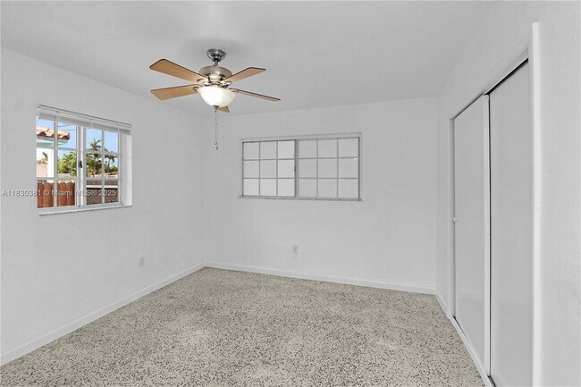 Building Photo - 3531 SW 91 Ave