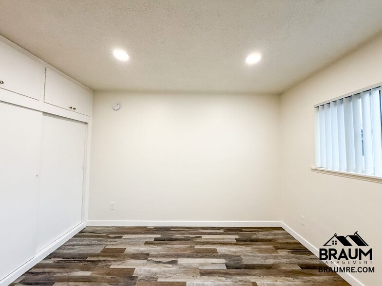 Building Photo - 5131 Buffalo Ave