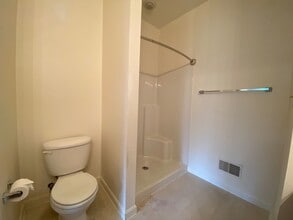 Building Photo - 106 Amber Ln