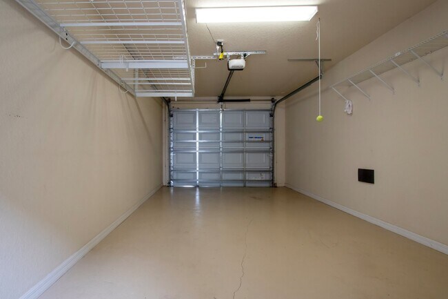 Building Photo - Like new 2BR, 2BA garage condo-Lakewood National