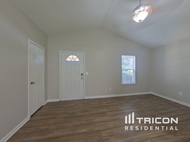 Building Photo - 5434 Peachwood Dr