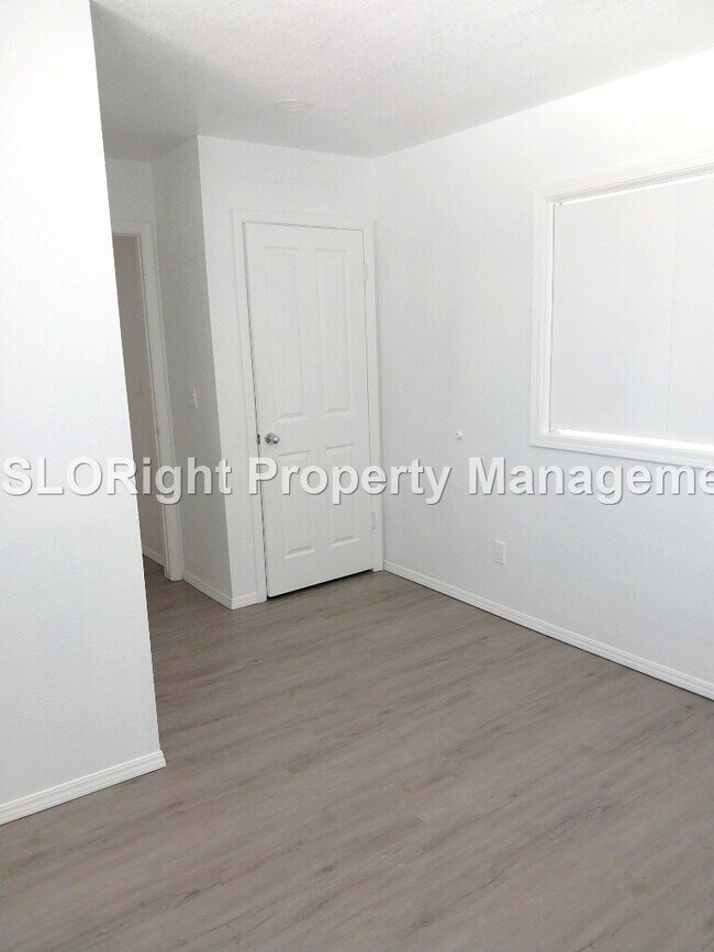 Building Photo - AVAILABLE NOW - 3 Bed, 2.5 Bath Nipomo Condo