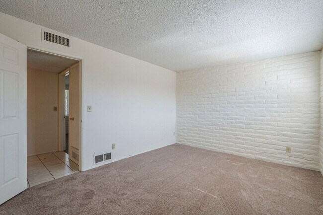 Building Photo - Cozy East Tucson 3-Bedroom with Private Ya...