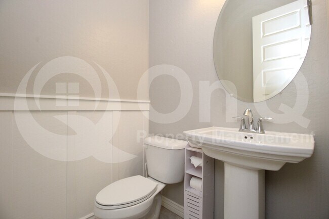 Building Photo - 4247 E Comstock Dr