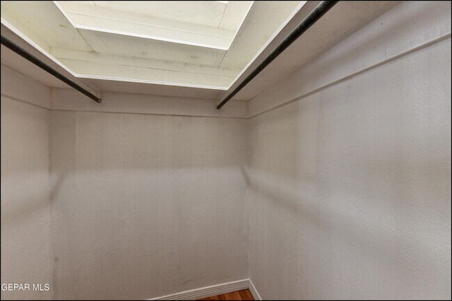 Building Photo - 5108 Paris Ave