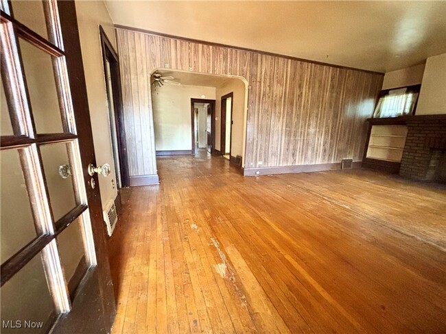 Building Photo - 1247 E 137th St