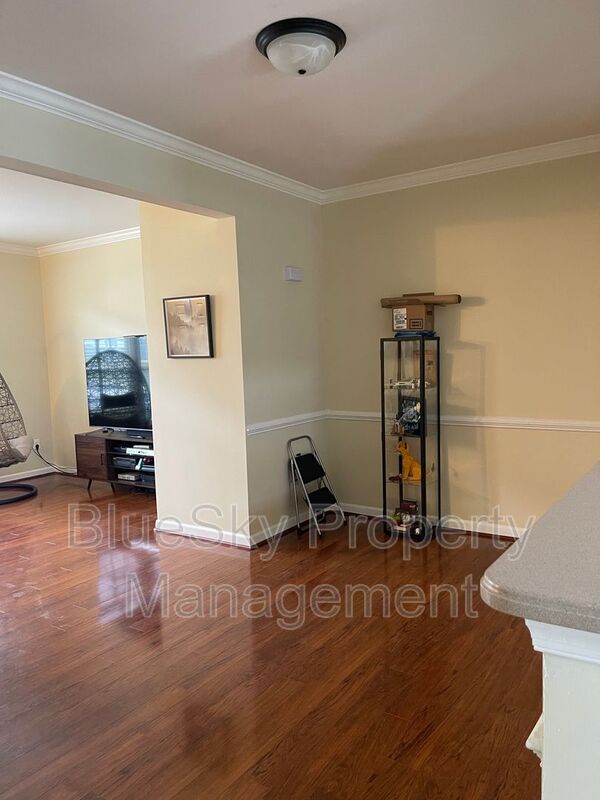 Building Photo - 2064 Lockwood Dr