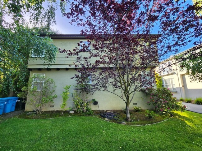 Building Photo - 16 W Bellevue Ave