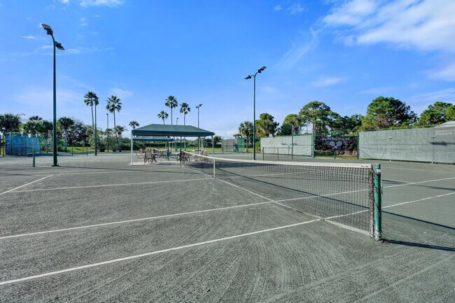 Building Photo - 118 NW Pleasant Grove Way