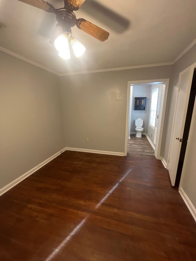 Building Photo - 3 Bed/2 Bath Home