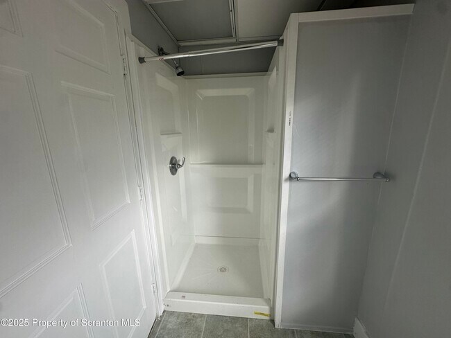 Building Photo - 119 Center Ave