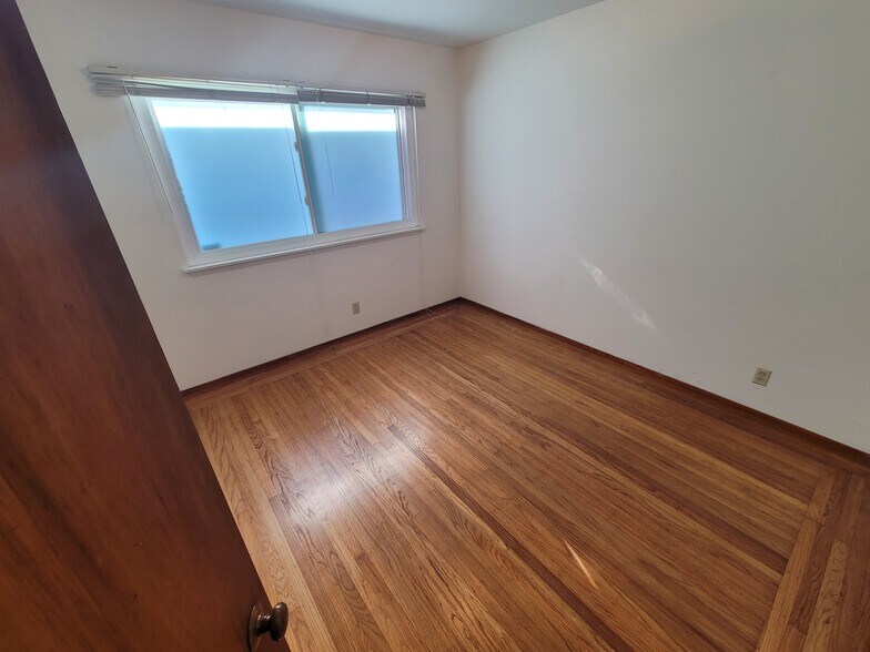 Building Photo - 5363 James Ave