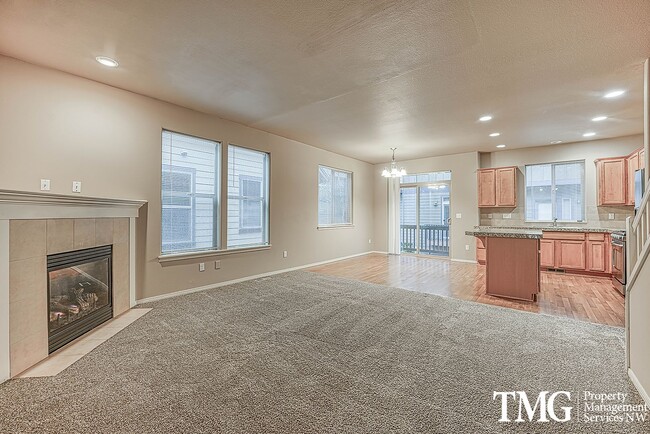 Building Photo - Gorgeous Four Bedroom Townhome in Hillsboro!