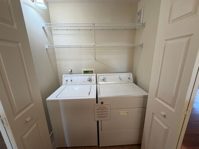 Building Photo - 3 Bedroom Single Story Home Available Near McMahon Blvd NW & Kayenta St NW!