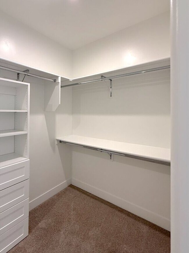 Building Photo - Desert Color Condo 3 bd, 2.5 bt, Extra Large 2 Car Garage Home