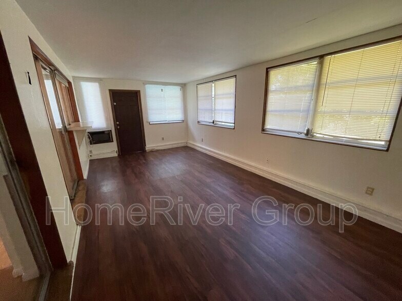 Building Photo - 1433 Covington Cir W