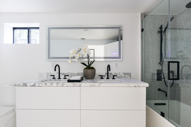 Building Photo - 7866 Fareholm Dr