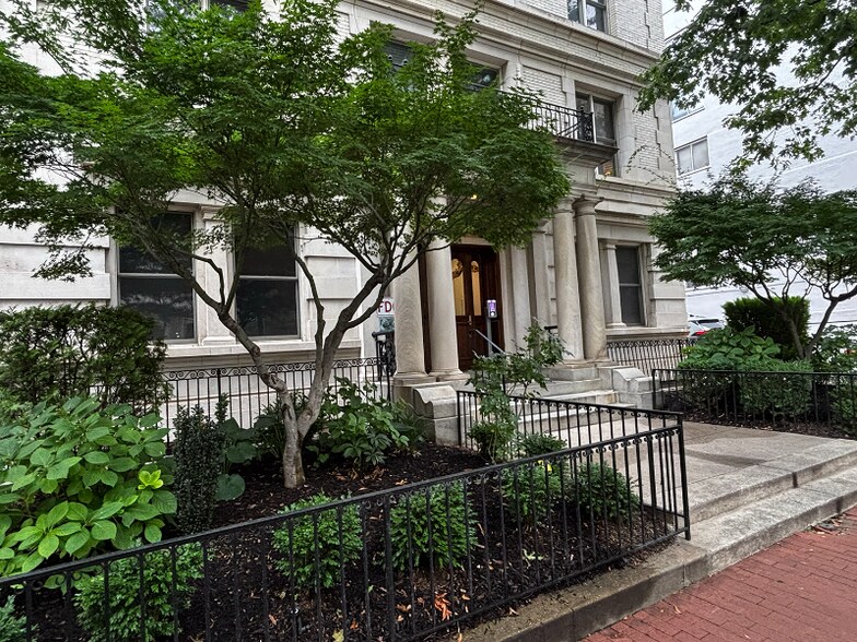 Primary Photo - 2007 O St NW
