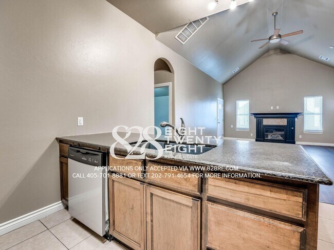 Building Photo - NEW TO THE MARKET!  Spacious 4 Bed/2 Bath Near very Close to Campus!!