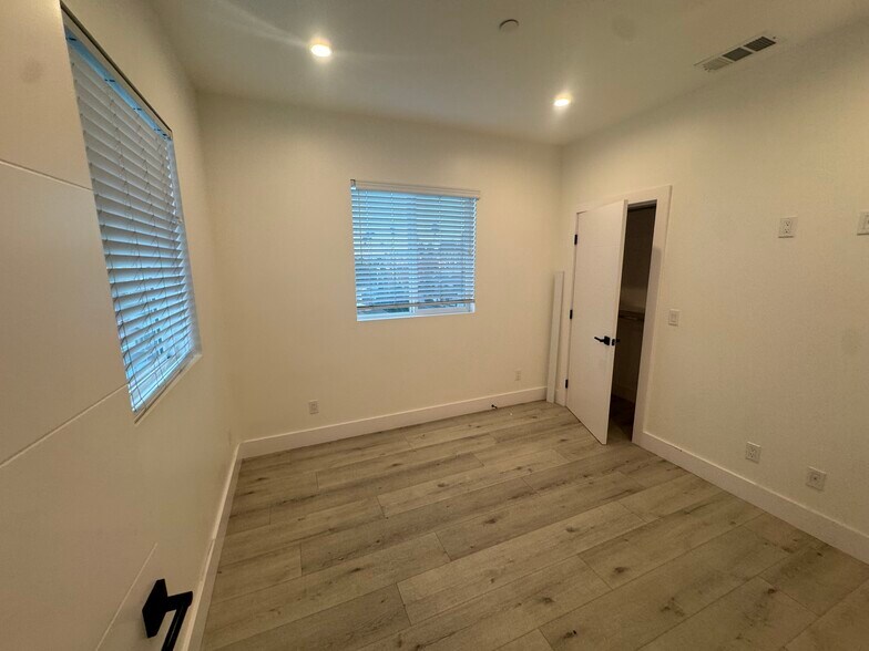 Building Photo - 5919 Dauphin Ave