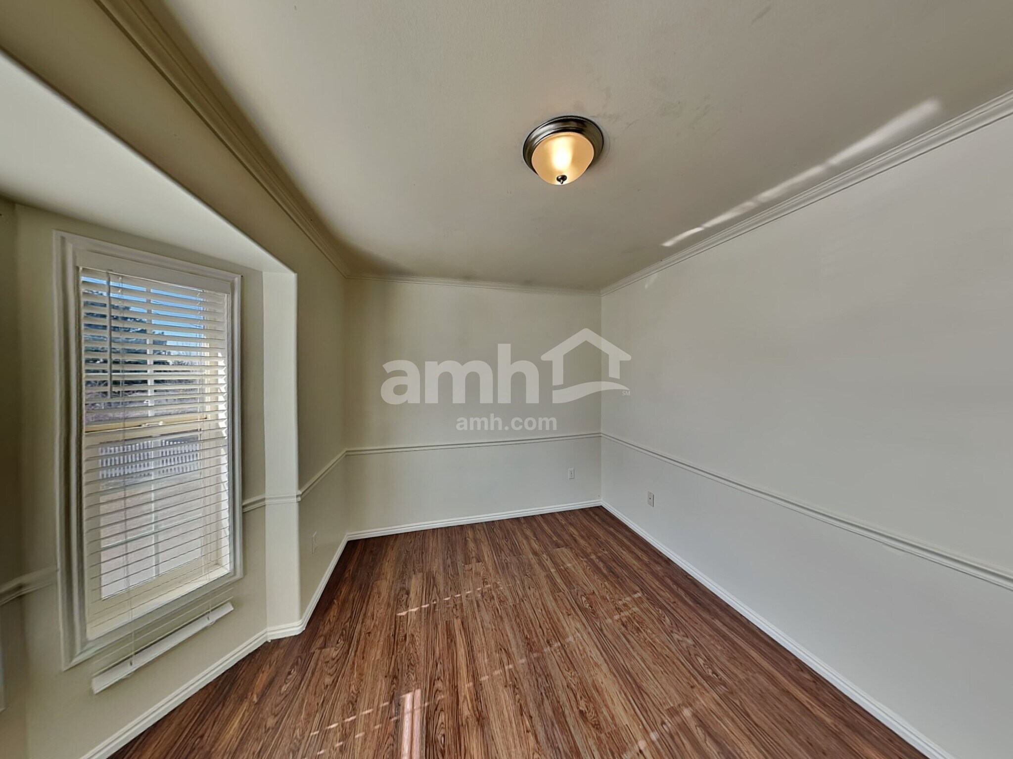 Building Photo - 523 E Center St