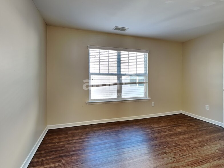 Building Photo - 1104 Wainscott Dr