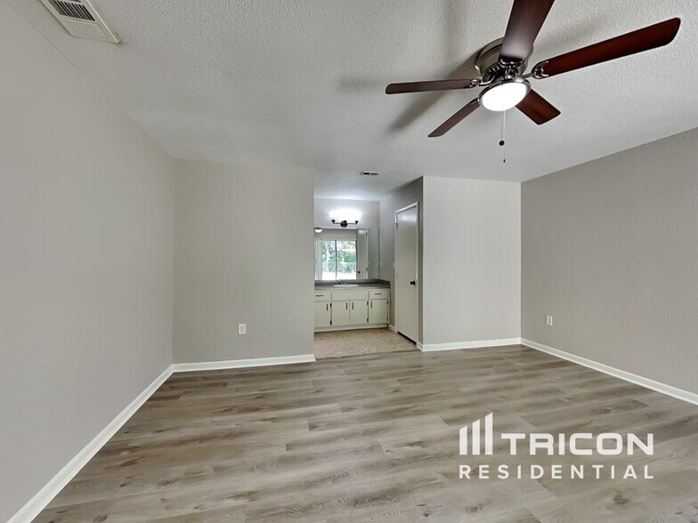 Building Photo - 3701 Sapphire Ln